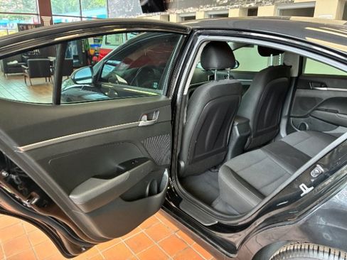 Used 2019 Hyundai Elantra SE w/ Cargo Package FWD image 25