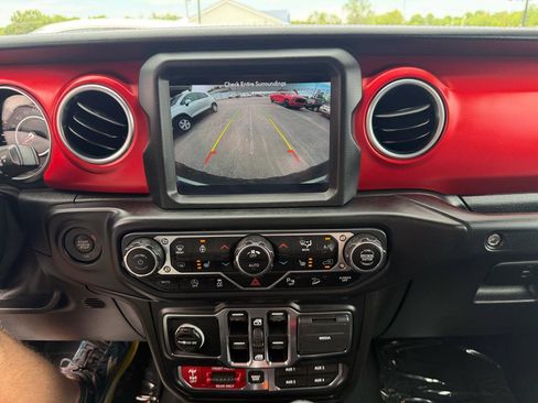 Used 2019 Jeep Wrangler Unlimited Rubicon w/ Dual Top Group AWD/4WD image 29