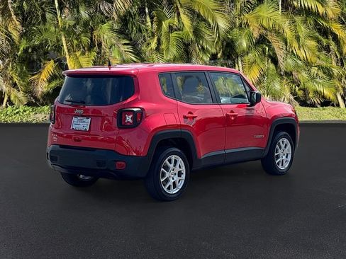 Used 2023 Jeep Renegade Latitude AWD/4WD image 5