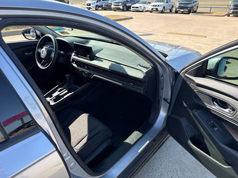 Used 2023 Honda Accord EX image 15