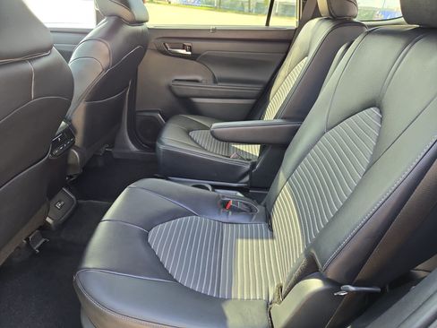 Used 2024 Toyota Highlander XSE FWD image 27