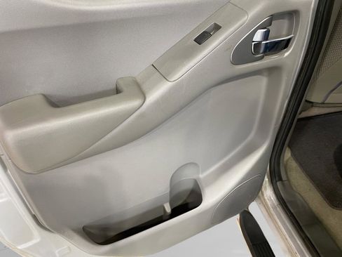 Used 2018 Nissan Frontier SV AWD/4WD image 18