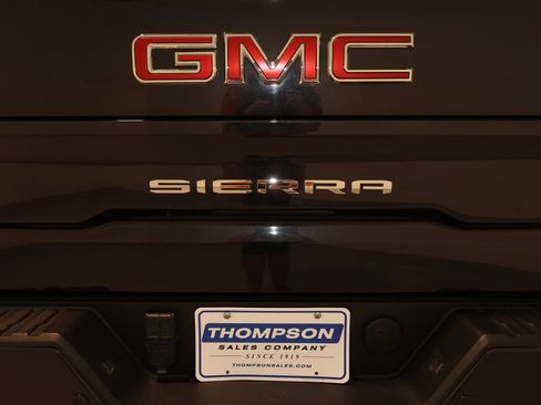Used 2024 GMC Sierra 1500 AT4 w/ Technology Package AWD/4WD image 40