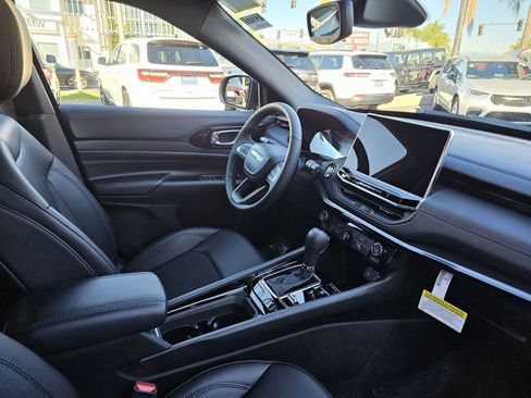 New 2026 Jeep Compass Latitude image 28