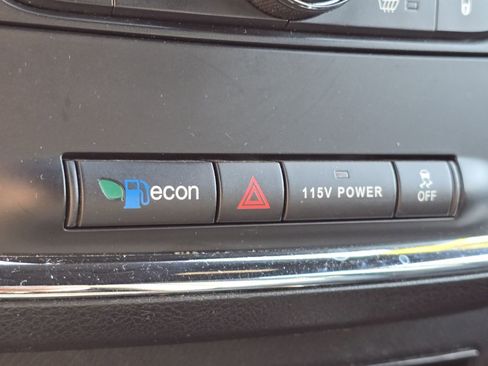 Used 2017 Dodge Grand Caravan GT image 28