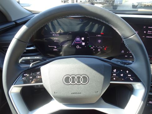 Certified 2025 Audi Q5 Premium Plus w/ Premium Plus AWD/4WD image 16