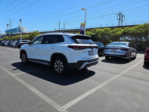 Certified 2025 Volkswagen Tiguan S image 7