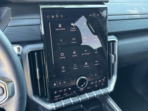 New 2025 GMC Acadia Elevation image 13