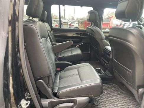 Used 2024 Jeep Wagoneer Series II w/ Convenience Group I image 12