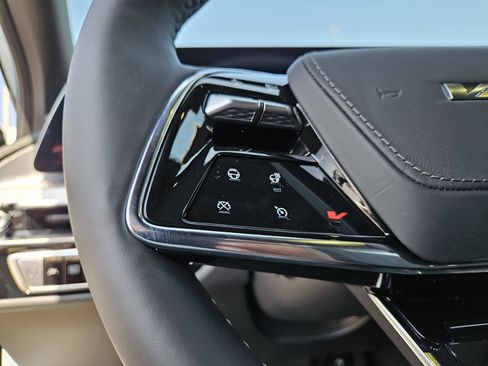 New 2026 Cadillac Lyriq V AWD/4WD image 32