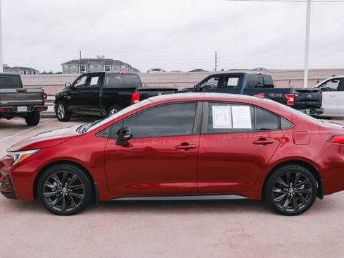 Used 2023 Toyota Corolla SE image 4