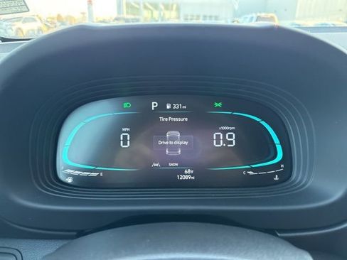 Used 2025 Hyundai Venue SEL image 6