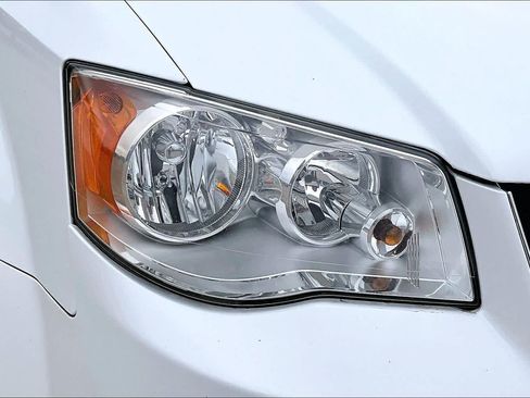 Used 2016 Dodge Grand Caravan SXT FWD image 29