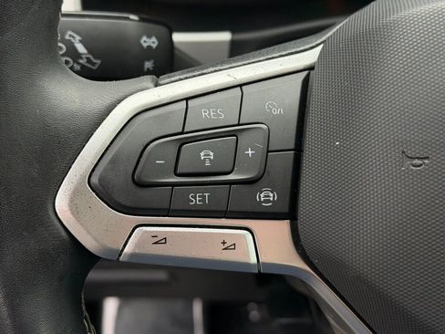 Used 2022 Volkswagen Atlas Cross Sport SE image 18