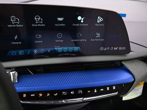 New 2026 Cadillac Optiq Luxury 2 w/ LPO, Floor Liner Package AWD/4WD image 25