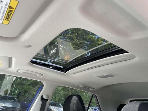 New 2025 Hyundai Venue SEL FWD image 15