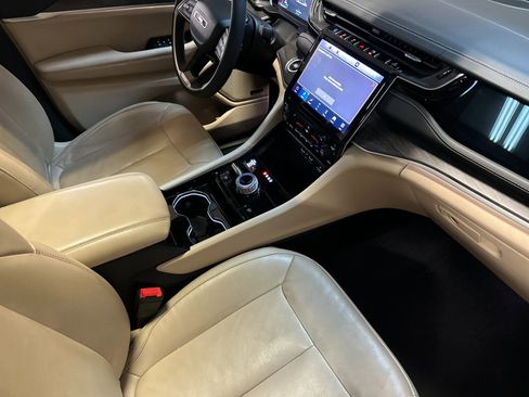 Used 2022 Jeep Grand Cherokee Limited 4xe image 15