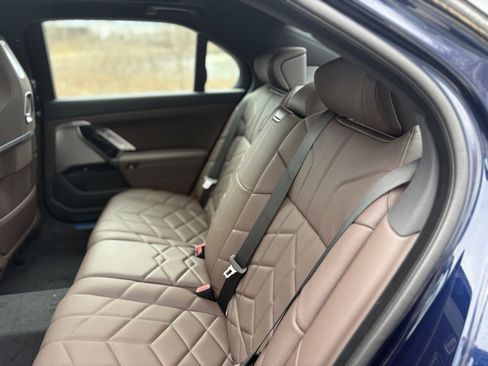 Used 2025 BMW 760i xDrive w/ Luxury Rear Seating Package image 18