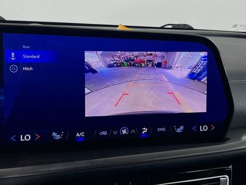 Used 2025 Chevrolet Traverse LT image 15