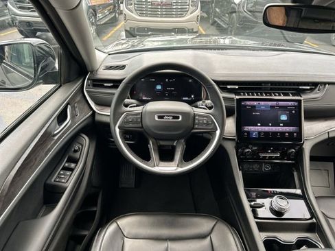 Used 2024 Jeep Grand Cherokee Limited w/ Black Appearance Package image 28