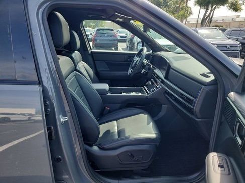 Used 2025 Hyundai Santa Fe Calligraphy FWD image 8