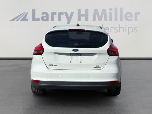 Used 2016 Ford Focus SE w/ SE Power Seat Package image 4