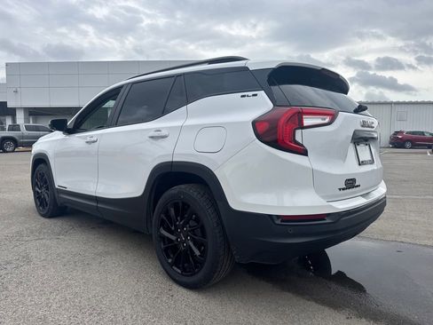 Used 2023 GMC Terrain SLE w/ Driver Convenience Package image 4