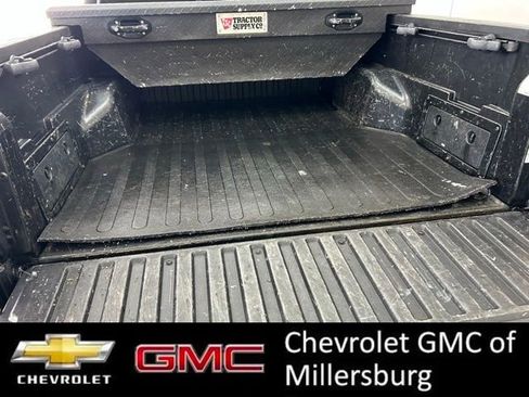 Used 2017 Toyota Tacoma SR5 w/ Tow Package AWD/4WD image 9