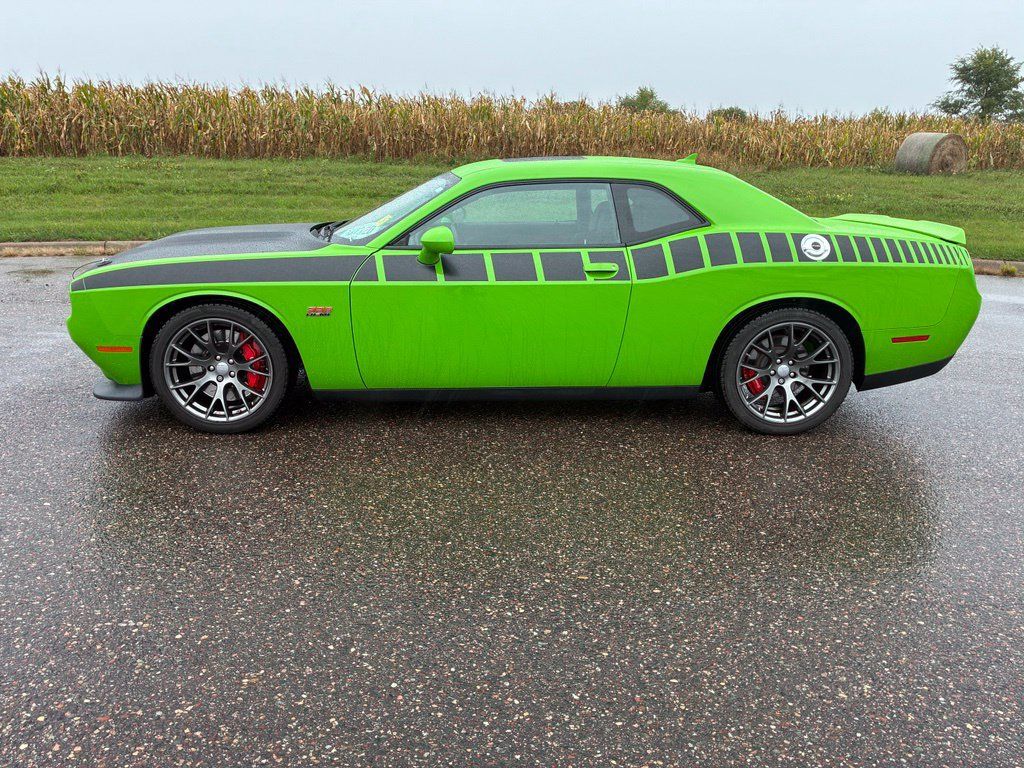 Used 2017 Dodge Challenger SRT RWD image 5