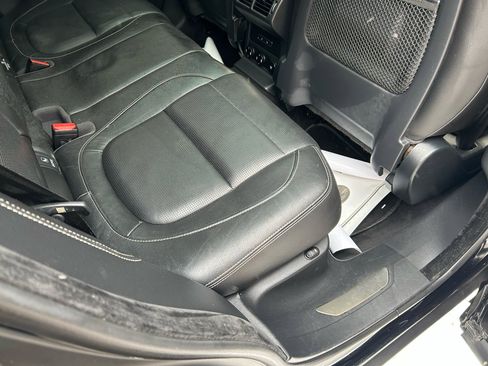 Used 2019 Jaguar F-PACE S image 11