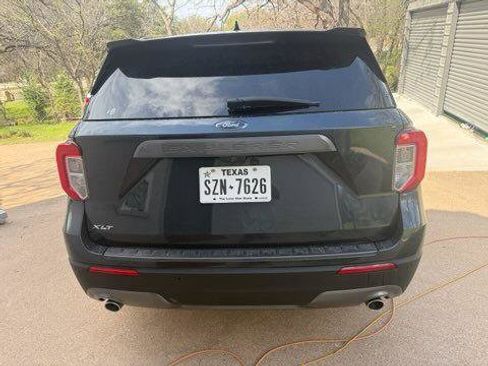 Used 2022 Ford Explorer XLT w/ Equipment Group 202A image 3