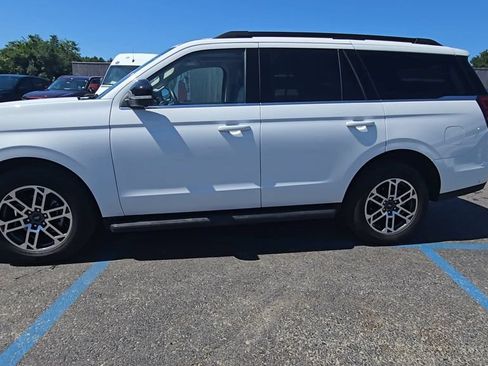 Used 2025 Ford Expedition Active AWD/4WD image 16