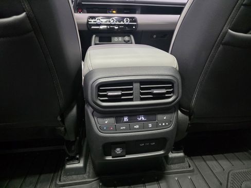 Used 2025 Honda Pilot Elite image 12