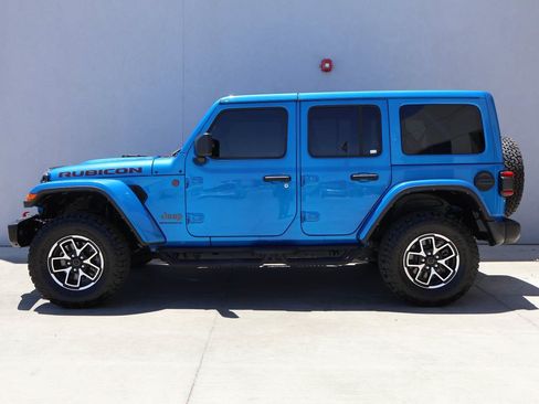 Used 2024 Jeep Wrangler Unlimited Rubicon AWD/4WD image 2