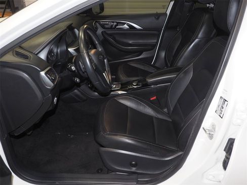 Used 2017 INFINITI QX30 Premium w/ Technology Package image 6