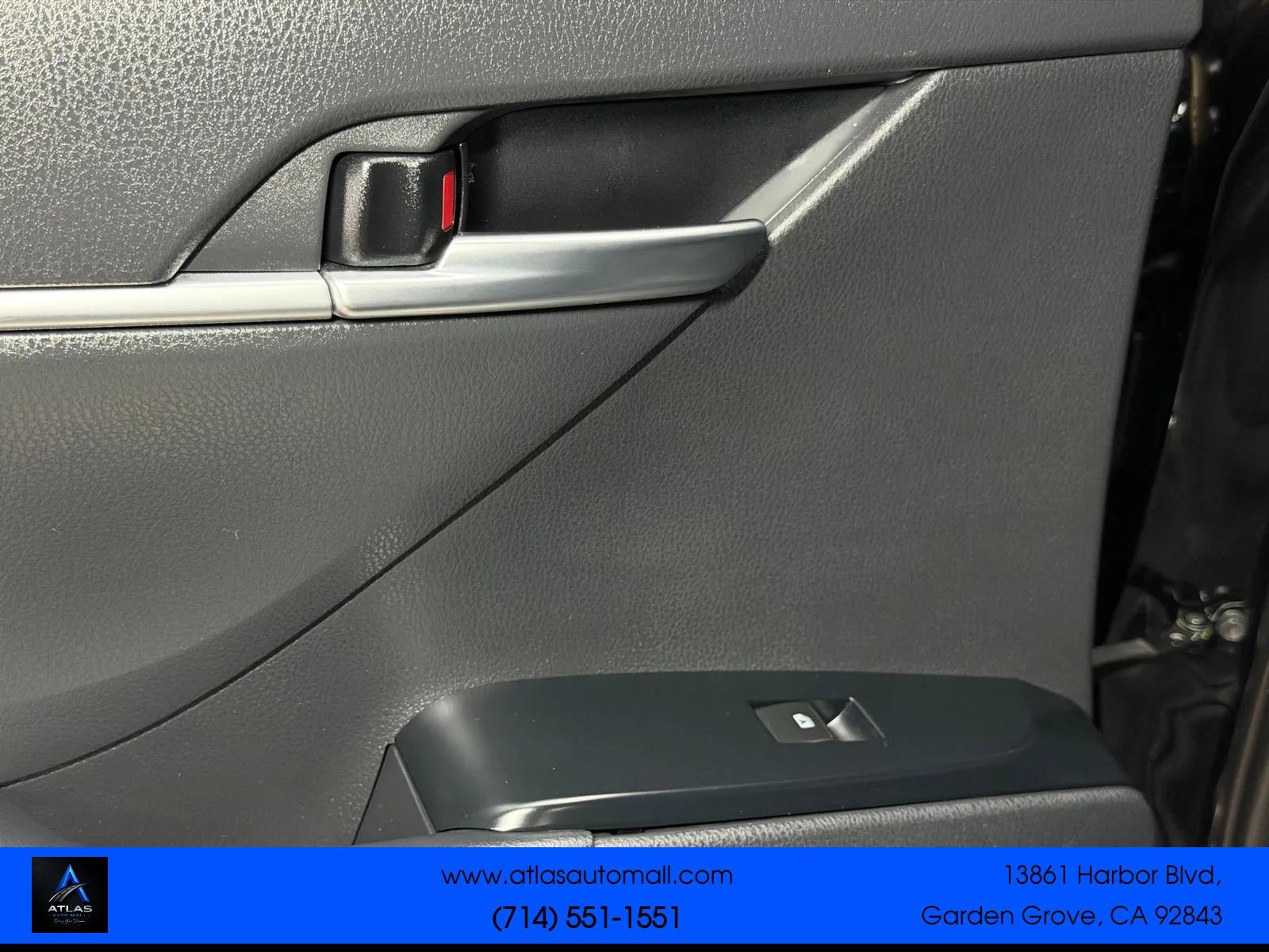 Used 2018 Toyota Camry SE w/ Moonroof Package FWD image 17