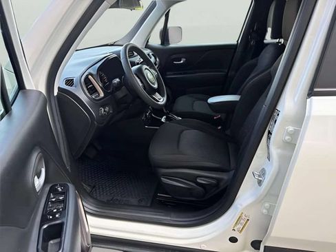 Used 2023 Jeep Renegade Latitude AWD/4WD image 7