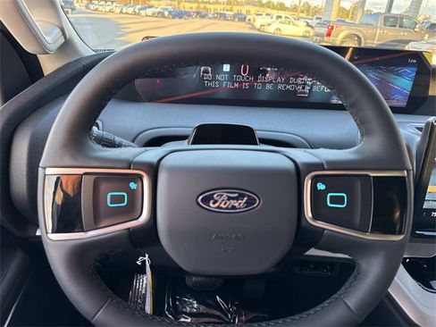 New 2025 Ford Expedition Active image 29