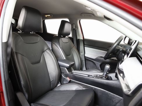 Used 2022 Jeep Compass Latitude image 8