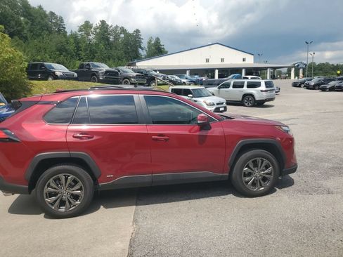Used 2023 Toyota RAV4 XLE Premium AWD/4WD image 6