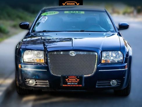 Used 2005 Chrysler 300 Touring image 2