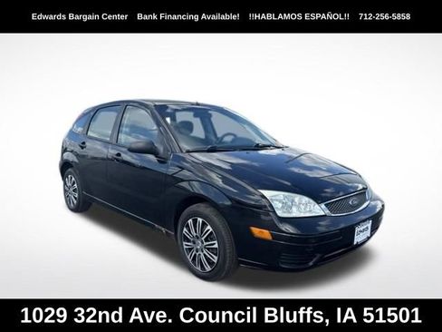 Used 2005 Ford Focus ZX5 Hatchback FWD image 1