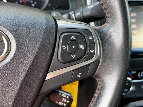 Used 2017 Toyota Camry XSE FWD image 19