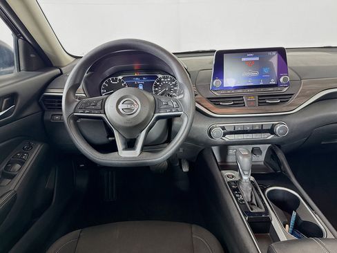 Used 2024 Nissan Altima 2.5 SV FWD image 25