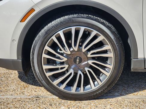 Used 2022 Lincoln Corsair Reserve w/ Equipment Group 201A image 9