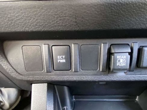 Used 2022 Toyota Tacoma TRD Off-Road image 20