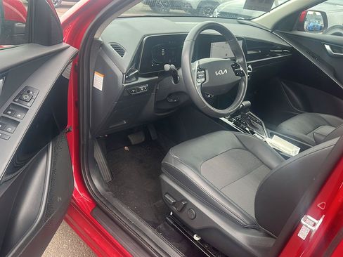 Used 2023 Kia Niro EX FWD image 6