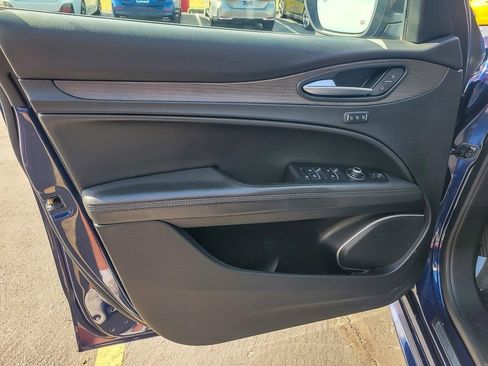 Used 2021 Alfa Romeo Stelvio Ti w/ Nero Edizione image 17