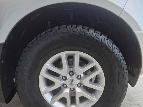 Used 2016 Nissan Frontier SV AWD/4WD image 19