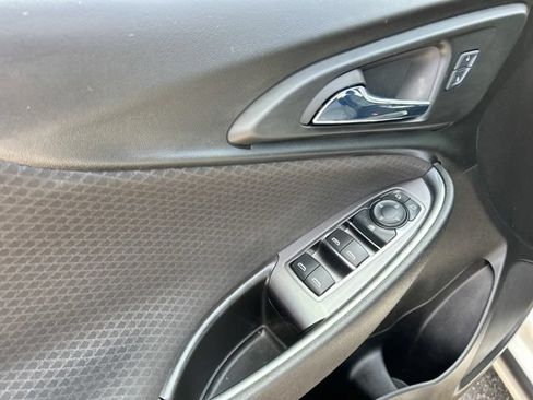 Used 2016 Chevrolet Malibu LT FWD image 26